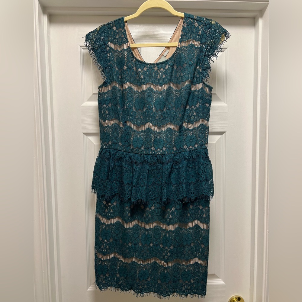 Maeve Emerald Lace Cocktail Dress; Size: M